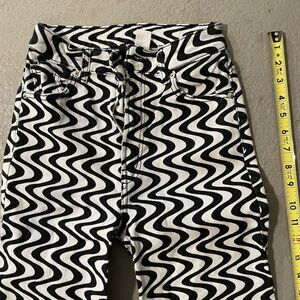 Women's Jeans Pants Size 2 with cool black and white wavy design H&M Divided